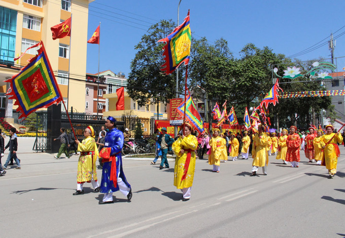 Lạng Sơn tưng bừng lễ hội đền Kỳ Cùng - Tả Phủ