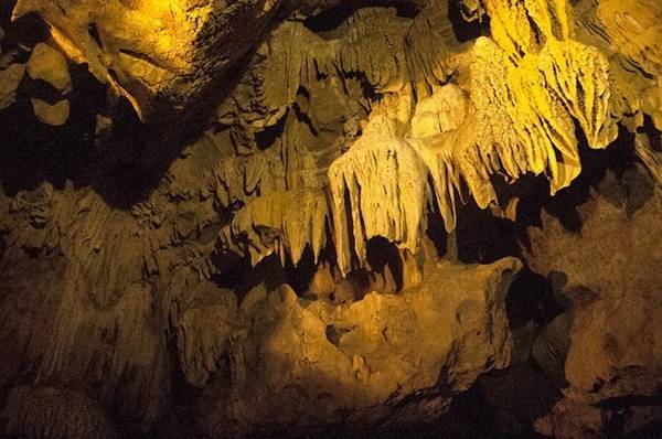 Động Thiên Hà là điểm nhấn của du lịch hang động ở Ninh Bình để du khách cùng khám phá cùng đắm say.