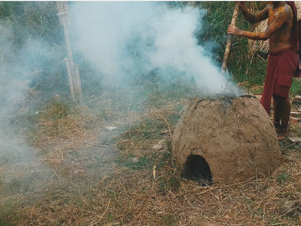 Nhóm bếp lửa bằng đất đúng điệu trong đời sống sinh hoạt của thổ dân. Ảnh: @2502rvl_