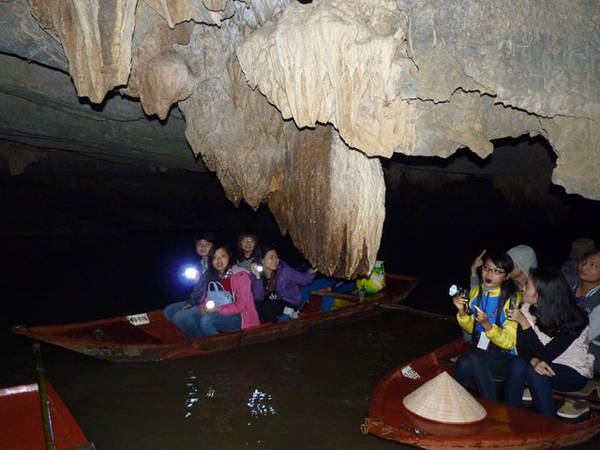 Hành trình khám phá hang động ở Thung Nham giống với hành trình khám phá Tràng An và Tam Cốc nhưng thời gian sẽ ngắn hơn
