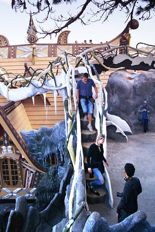 'Ngôi nhà ma quái' ở Đà Lạt hút khách gần 30 năm